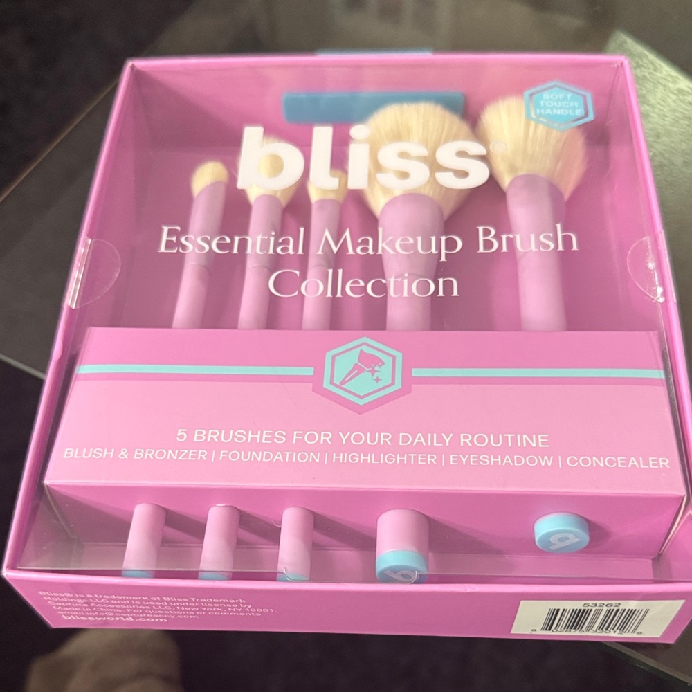 Bliss Pink and Blue Makeup Brush Set - Picture 2 of 5